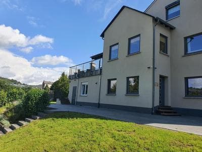 House with two aprtments together, up to 9 persons