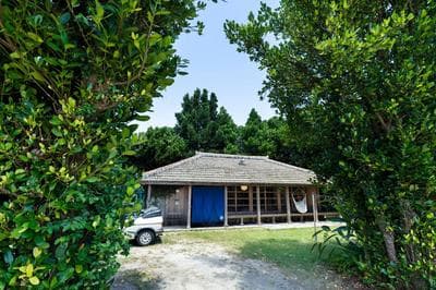 フクギに囲まれた家 さばんぎ沖縄古民家 SAVANGI Okinawan Designed Folk House