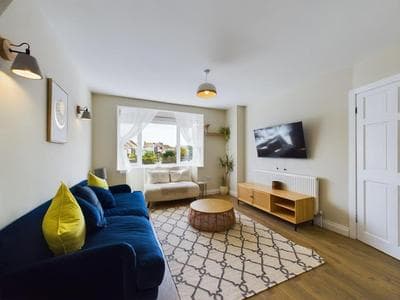 Stones Throw - stunning house, mins from beach and dogs welcome