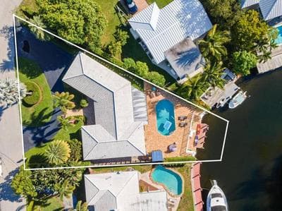 Adorable house with Amazing water front of canal