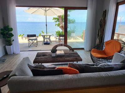 Royal 1 Beachfront- Optional Jacuzzi