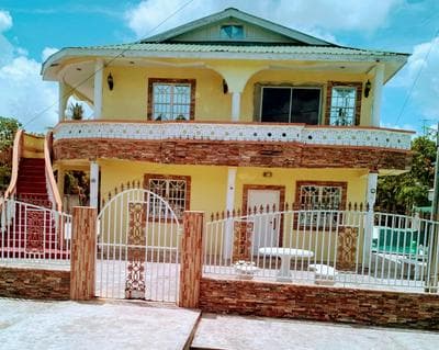 1 Bed Apartment - Sleeps 2 - Parking - Wifi