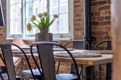 Newly Refurbished Warehouse Cnv 2BR Apt Bermondsey