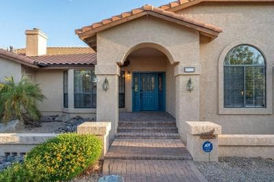 Glendale Retreat -pickleball+pool+9-hole mini golf