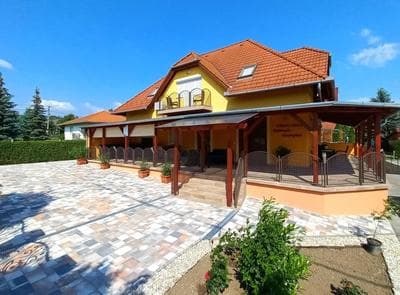 Napsugár Vendégház-Apartman