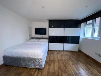 Garden Studio Escape Open-Plan Comfort & Outdoor Space