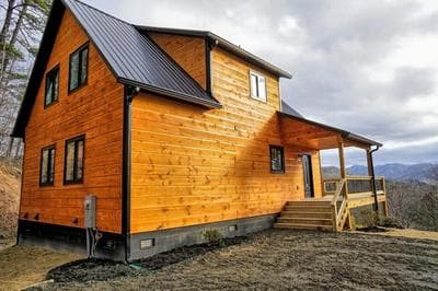 Peace of Heaven, Modern Chic Cabin, Majestic Mountain Views, Hot Tub, Fire Pit, Outdoor Games, Close to Town