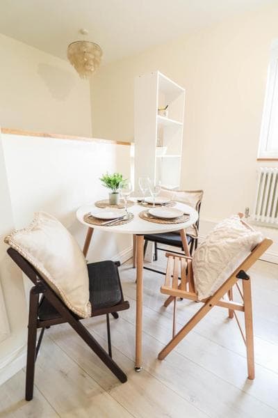 Right by Oval station 2-Bed Flat ! FREE WIFI!