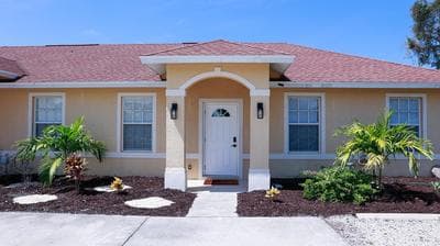 Stunning 2 BR w/ private patio in perfect location
