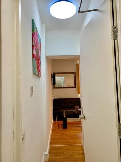 London Studio Apartments, Private Bathroom, Kitchenette, Parking, NP4