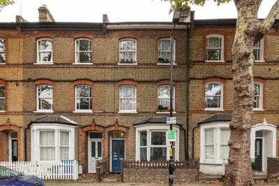 Charming 1 Bed Flat w Courtyard in Central London