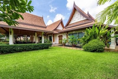 Champagne Villa Luxurious Tropical Pool Villa