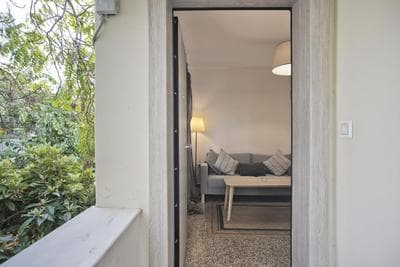 Athina 2BR Apt, Fully Equipped, Kitchen, AC, WiFi