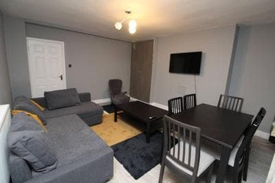 Modern 2 Bed Close to City