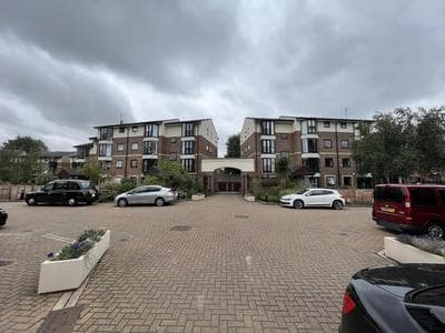 Canary Wharf Haven - Spacious & Homely Entire 1 Bedroom Flat