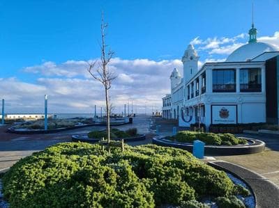 Spanish City View 1, Stylish Sea Front Apartment Free Onsite Parking