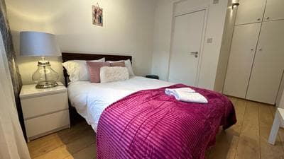Economic hotel-like room, En-suite Sheperds Bush
