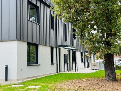 Ferienwohnung-Parkplatz-Balkon-Küche-SmartTV-Waschtrockner