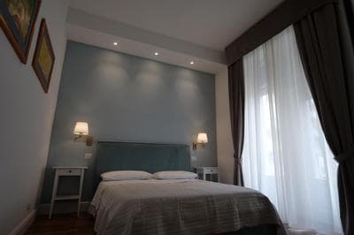 Wake up in Naples City Center 4 Guests