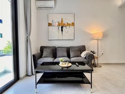 Chic Getaway Near Stavros Niarchos