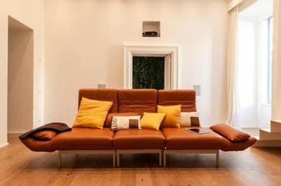 Uncomparable Luxury in Naples Un Lusso ineguagliabile a Napoli