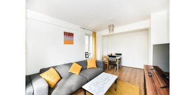 Entire Two Bedroom Flat in the heart of Greater London