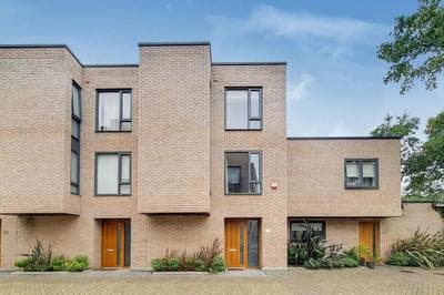 VW5 - Luxury 3 Bed Townhouse with Parking - by Short Stories London