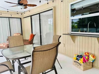 Oasis Away Englewood, Florida! Spacious home w/ heated pool