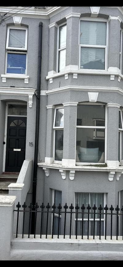 Charming, Bright, Hilltop Apartment.