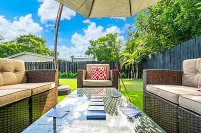 Mini golf ultra cozy 3B2B with work space & parking