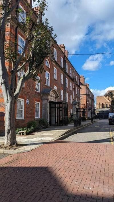 Cosy flat Steps from Hammersmith