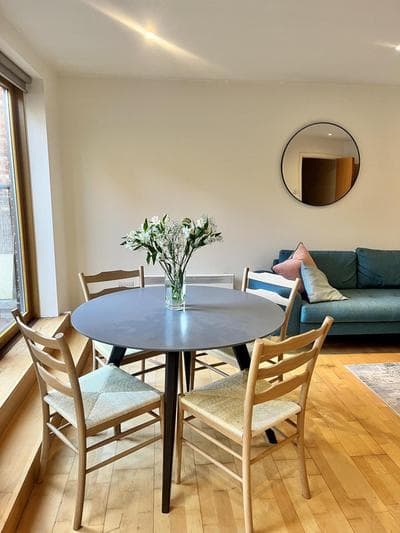Spacious Gated Mews Apartment, Clapham