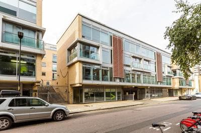 Central 2-bed 2-bath apartment in Old Street