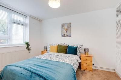 Lovely 3bed split level flat with outside space