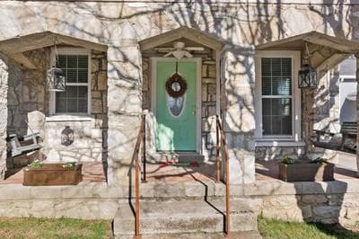 Stone Cottage 3 Bedroom Getaway - Stroll to DT Franklin - Historic Blakely House