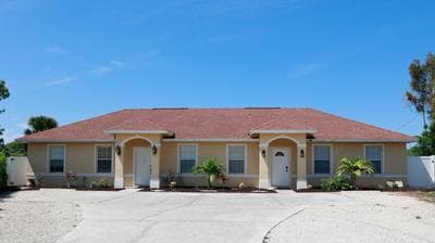 Stylish 2BR unit w/ hot tub 5 mins from the beach!