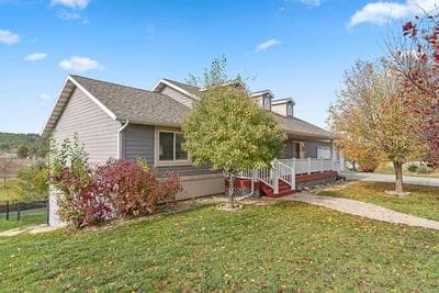 Modern Home-Garage-Scenic Patio