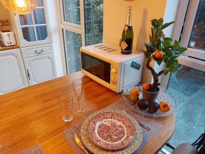 Modern 4 Bed 3 Bath House - 4 Groups with FREE Parking - Central London