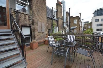 Cheerful 2 bed home with terrace in central Camden