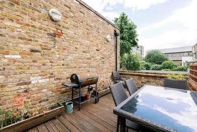 Bright and Quiet 2-bed 2-bath with Great Patio