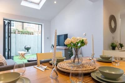 Modern 3Bed Home in Battersea Long Stays Wi-Fi