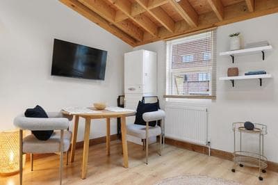 The Hoxton Loft - Top Floor Shoreditch Apartment