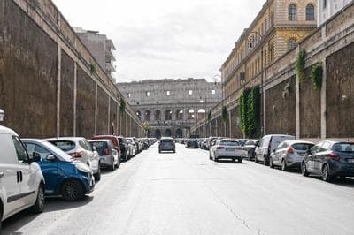 Domus Romana 5 min from Colosseum Free Netflix