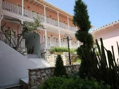 Ionis Hotel