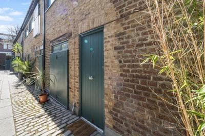 2 Bed Private Townhouse Mews, King's Cross London
