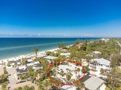 PRIME Location! 60 Steps to PRIVATE BEACH ! Manasota Key!!