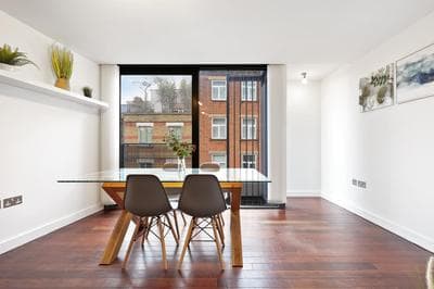 2 Bedroom Apartment Short Term Rental & Flexible Renting Shoreditch with Free WiFi & Balcony