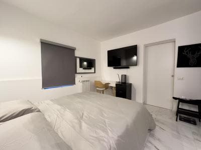 Luxury Apartment - Near Metro - Private Parking