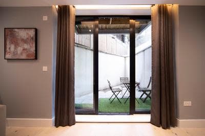 Stylish 1BR - Bright & Large Living Area w/ Patio