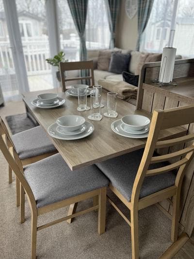 2 Bed Caravan - Sleeps 6 - Parking - Pets
